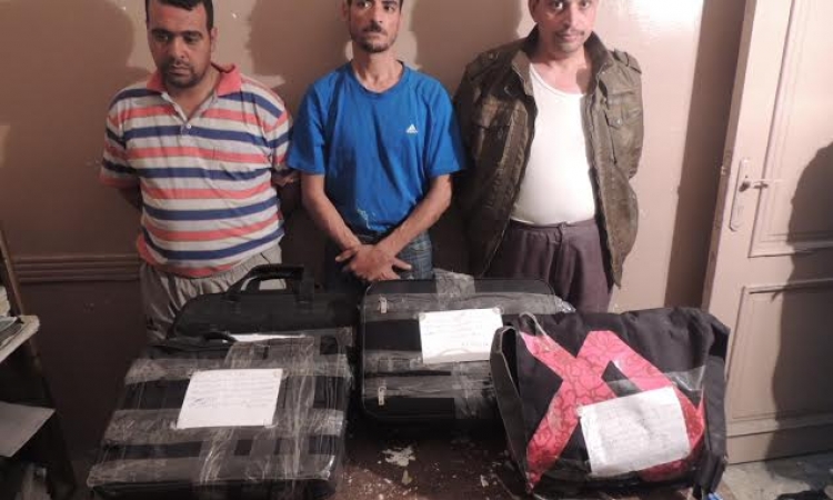 بالصور..القبض على عصابة مسلحة سرقت شركة سياحة بمصر الجديدة