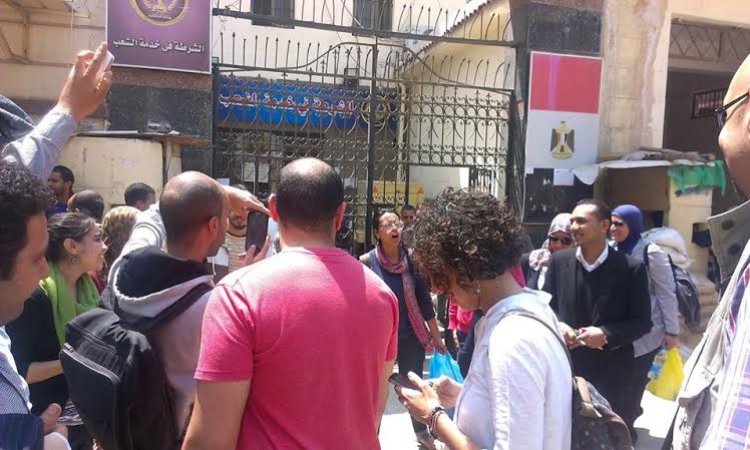 نيابة الإسكندرية تخلي سبيل ماهينور المصري بعد التحفظ على جوابات النشطاء