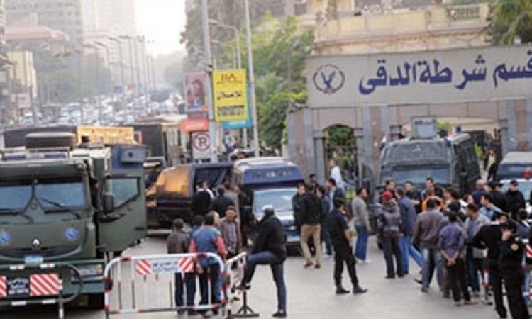 تعزيزات امنية أمام قسم شرطة الدقى وشارع التحرير ‎