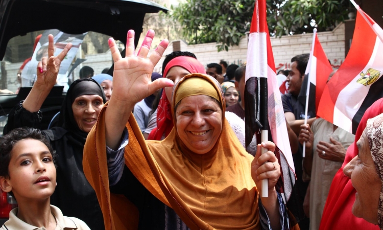 بالصور.. المرأة المصرية تتصدر المشهد الانتخابى