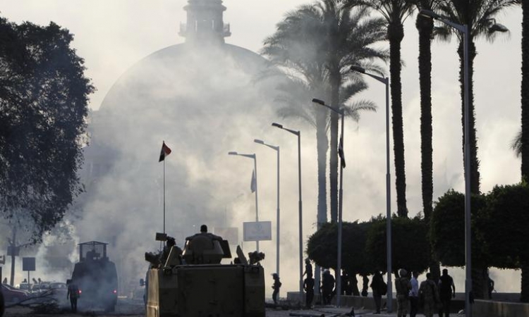 مصرع طالب بجامعة القاهرة وإصابة آخر في اشتباكات بين طلاب ينتمون للإخوان والشرطة