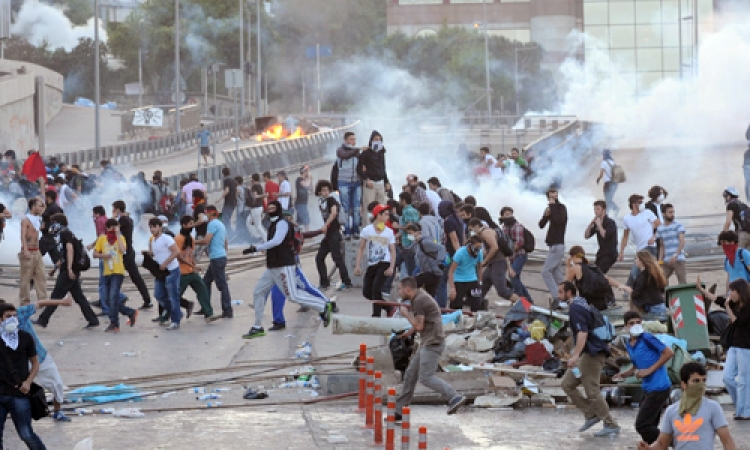 مقتل شخص واصابة عدد اخر باشتباكات بين متظاهرين والامن بتركيا