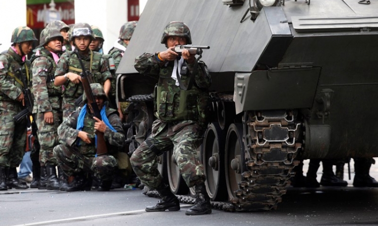 الجيش التايلاندي يوقف بث 10 محطات تلفزيونية