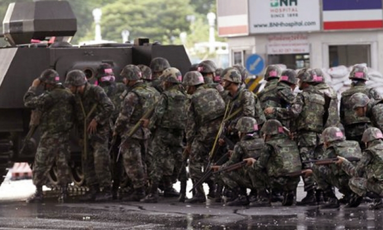 بعد إعلانه الانقلاب.. جيش تايلاند يعلق العمل بالدستور ويفرض حظر التجوال