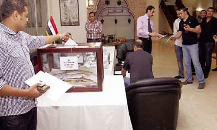 السفير المصري في لندن: عملية تصويت الناخبين في الرئاسة تسير بسلاسة.. والإقبال جيد