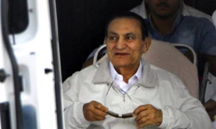 كسر فى قدم مبارك بعد سقوطه داخل المعادى العسكرى
