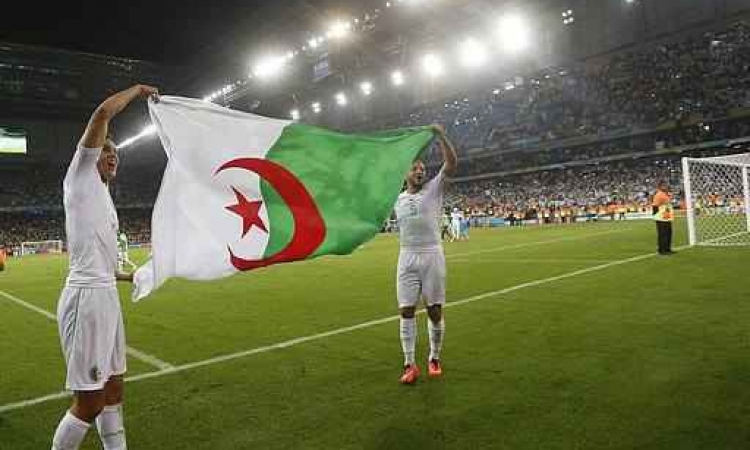 الجزائريون بفرنسا يحتفلون بتأهل منتخبهم للدورالثانى لمونديال البرازيل
