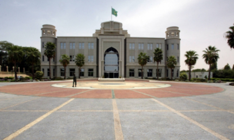 الرئيس الموريتاني يدعو لرفع نسبة المشاركة في التصويت في الانتخابات الرئاسية