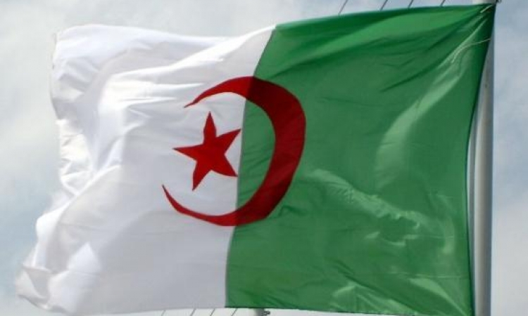 الجزائر تقرر غلق ممرات جوية امام مرور طائرات النقل الليبية