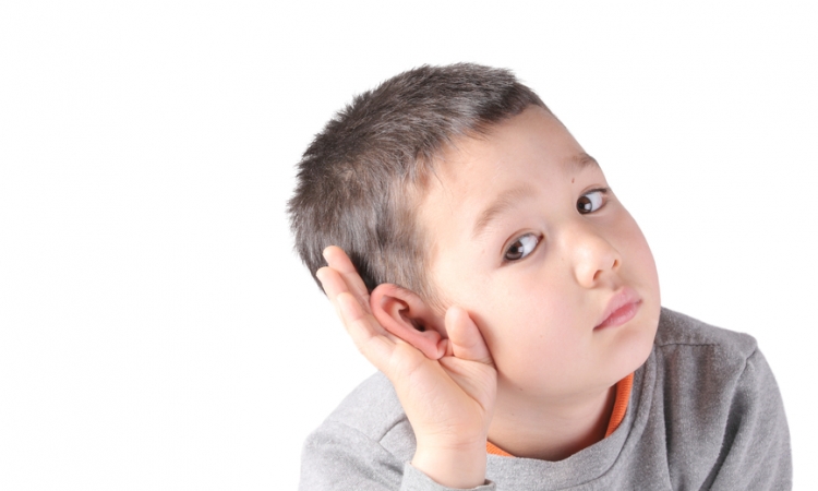 تعرفي على أعراض مشكلات السمع عند الأطفال