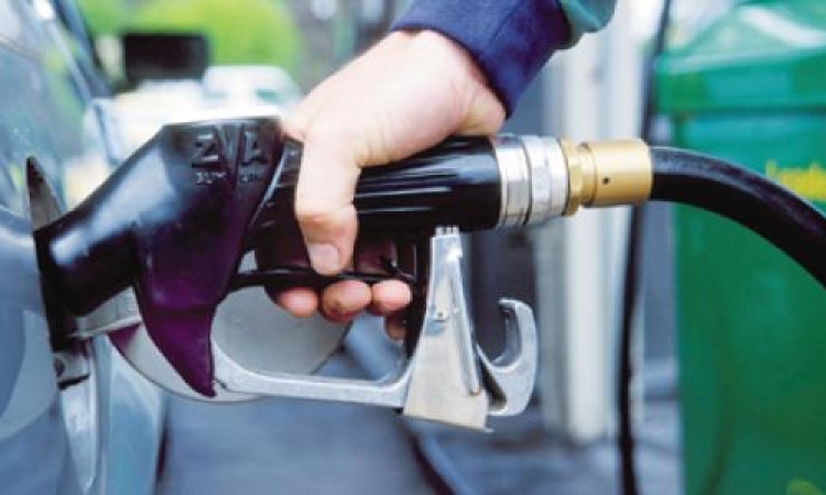 لجنة تسعير المنتجات البترولية : رفع سعر البنزين 80 و 92 و 95 و السولار اعتباراً من التاسعة من صباح اليوم