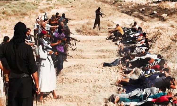 بالصور .. داعش يتبني تصفية 1700 طالب شيعي في تكريت