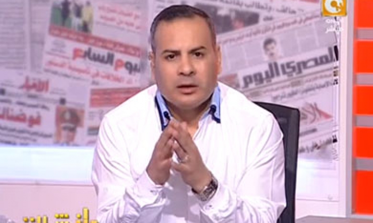 بالفيديو.. جابر القرموطي يظهر بـ«غربال» على الهواء لتقييم أداء الحكومة