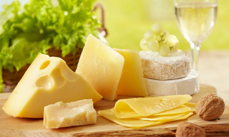 دراسة .. الجبن يحتوى على تركيبة الحيوانات المنوية