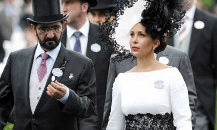 محمد بن راشد وزوجته بأزياء كلاسيكية في إنطلاق سباق خيل