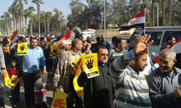 الأمن يفرق مسيرة لأنصار مرسي بدمنهور ويضبط 12 منهم