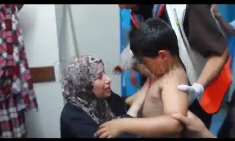 بالفيديو.. مشهد يبكي الحجر.. لحظة اكتشاف أم فلسطينية أن طفلها حي بعد أنباء عن استشهاده