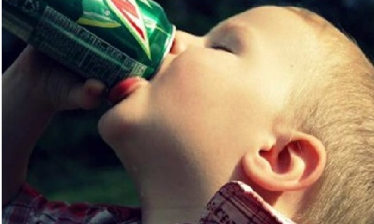 إمنعي أطفالك من شرب الكولا