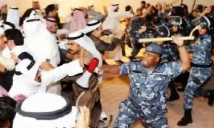 الشرطة الكويتية تفرق مظاهرة تطالب بالإفراج عن سياسي معارض