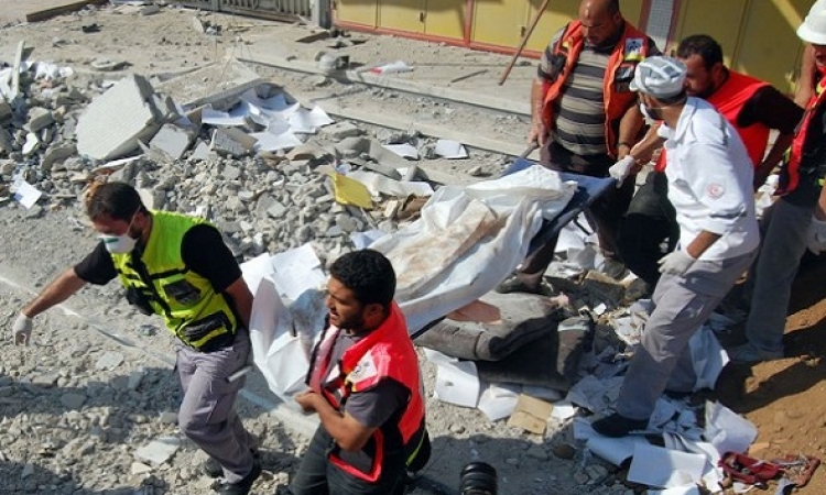انتشال 85 جثة من تحت الانقاض .. يرفع حصيلة شهداء غزة إلى 985 شهيدا