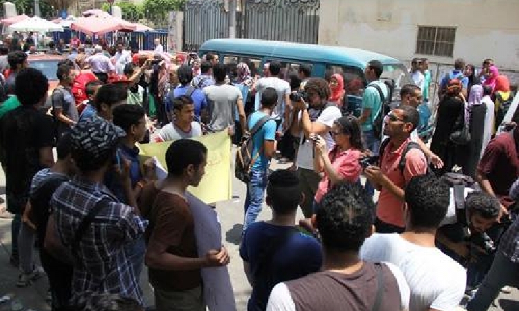 مظاهرات لطلاب الثانوية أمام وزارة التعليم للمطالبة بإقالة الوزير
