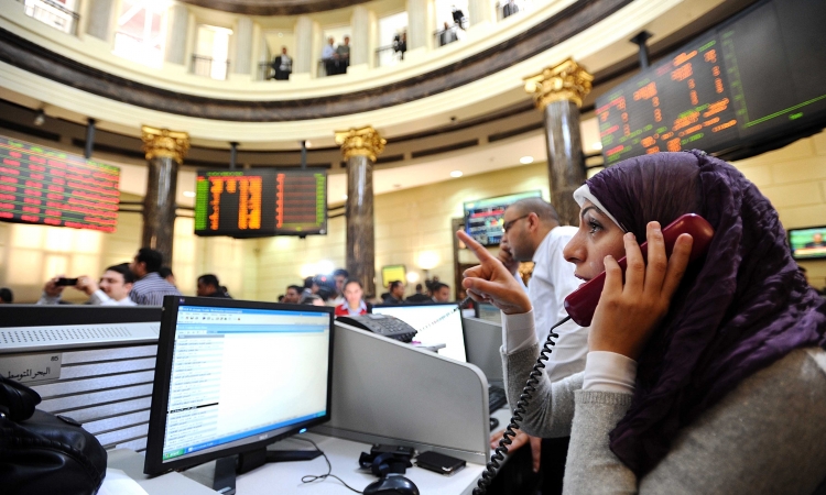 البورصة المصرية تتراجع 2.48% مع هبوط الأسواق العالمية