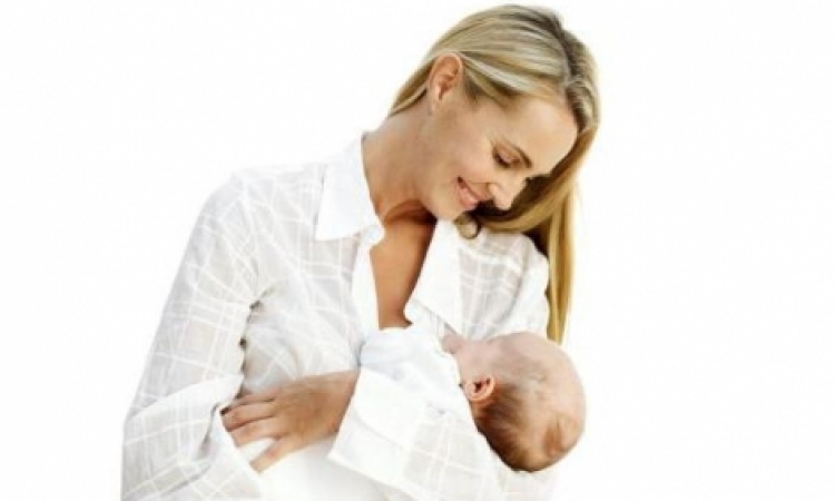 حليب الأم يحمى الطفل من الحساسية