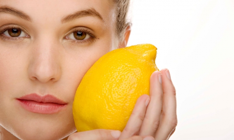 اكتشفي فوائد عصير الليمون في الحفاظ على جمالك!!