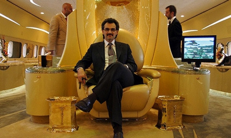 بالصور .. جولة داخل ” القصر الطائر الذهبي ” للوليد بن طلال