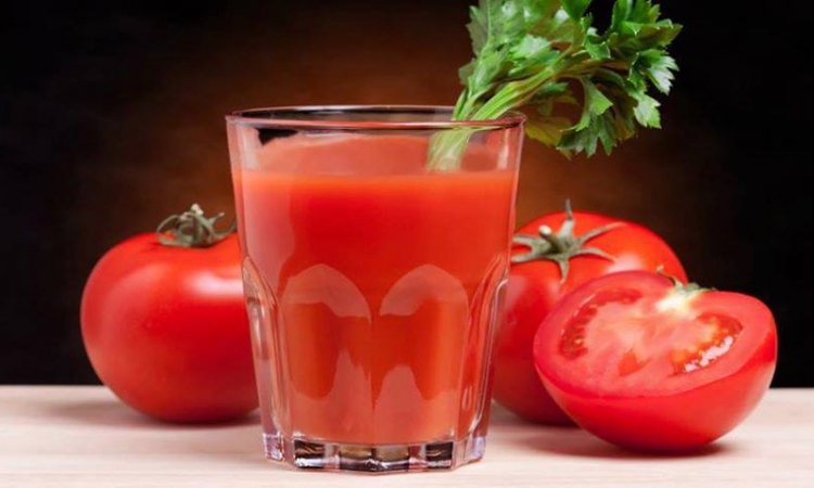عصير الطماطم العجيب علاج للشعر والجلد