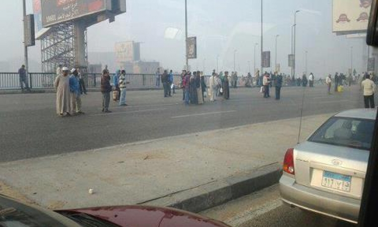الأمن يفتح كورنيش النيل بحلوان بعد قيام أنصار الإخوان بقطعه