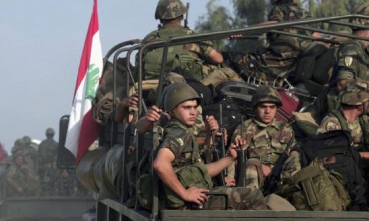 مقتل 8 جنود لبنانيين في اشتباكات مع مسلحين سوريين بمنطقة عرسال الحدودية
