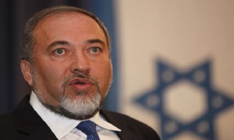 ليبرمان يهدد بالانسحاب من الحكومة الإسرائيلية بسبب قانون التجنيد