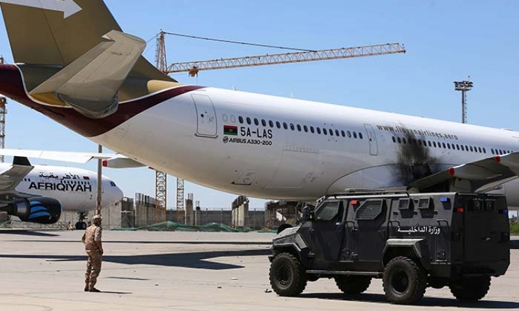 ليبيا تنتظر الهدوء والاستقرار بعد سيطرة ثوار “فجر ليبيا” على مطار طرابلس