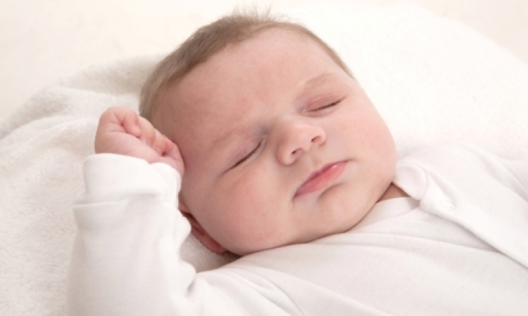 هل يرتبط نمو الطفل العقلي بحجمه عند الولادة؟