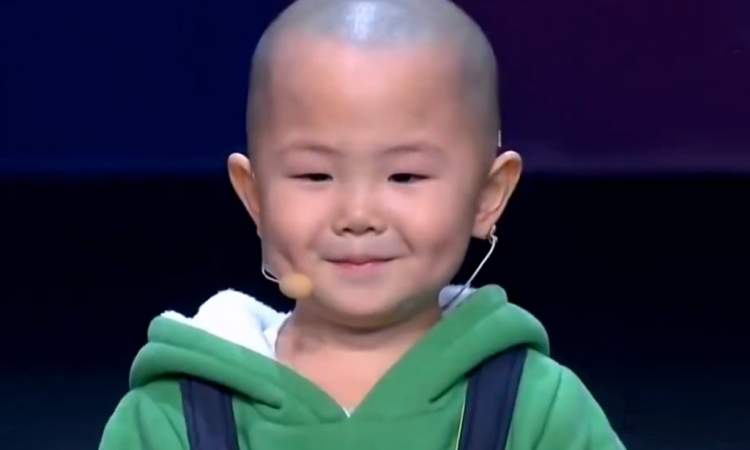 طرائف «got talent» .. الطفل الراقص الذى أبهر لجنة التحكيم بالصين