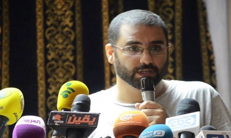 “الناشط علاء عبد الفتاح”  :اصبح الصراع بين السلطة الحالية و الاخوان