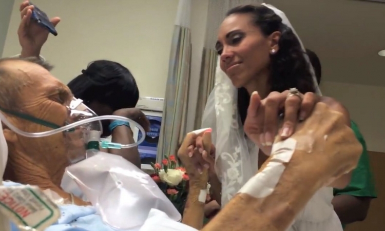 بالفيديو: عروس ترقص مع والدها المحتضر رقصة الوداع