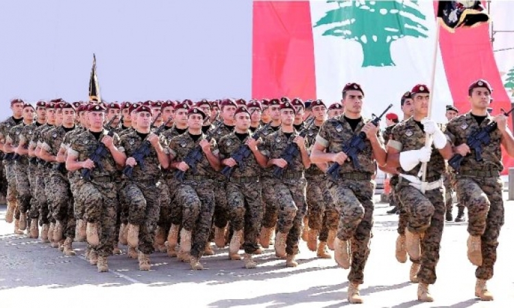الجيش اللبنانى يدخل بلدة عرسال وسط ترحيب الأهالى