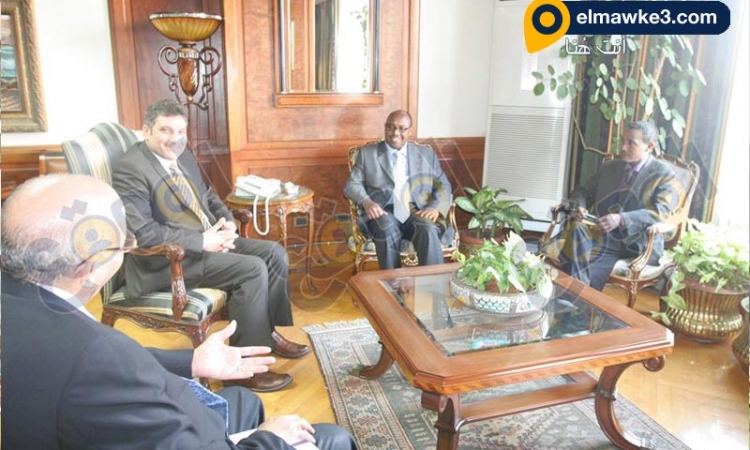 وزير الري يستقبل السفير الإثيوبي بالقاهرة ..ويؤكد: زيارتي لإثيوبيا لرؤية السد بعيني