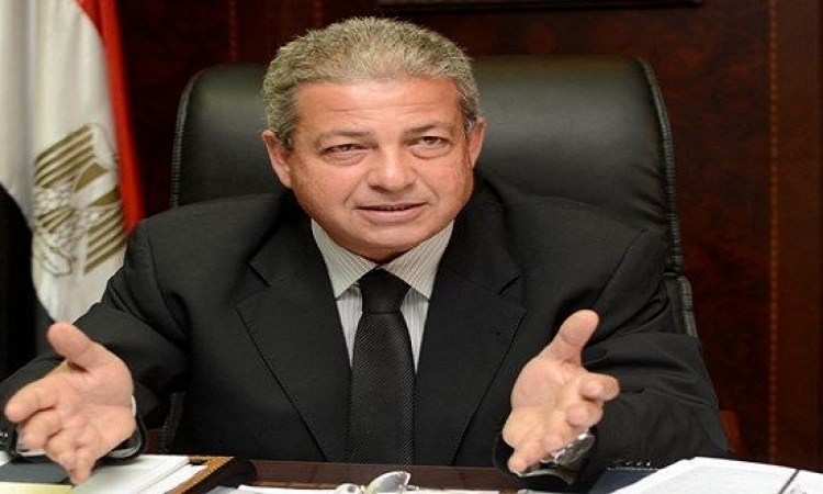 وزير الرياضة يجرى إتصالا مع محمود طاهر لحل أزمة الأهلى والزمالك
