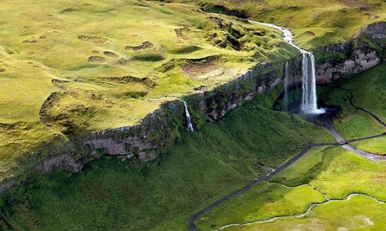 تمتع بروعة منحدرات وسهول ايسلندا الملونة