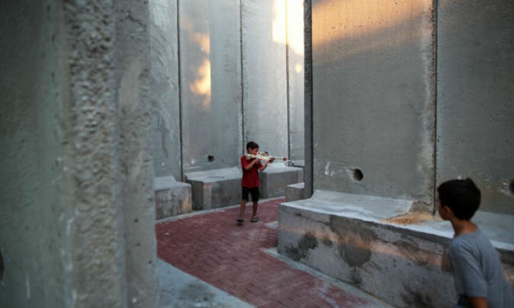 إسرائيل تحصن أطفالها بجدران عازلة داخل الحضانات