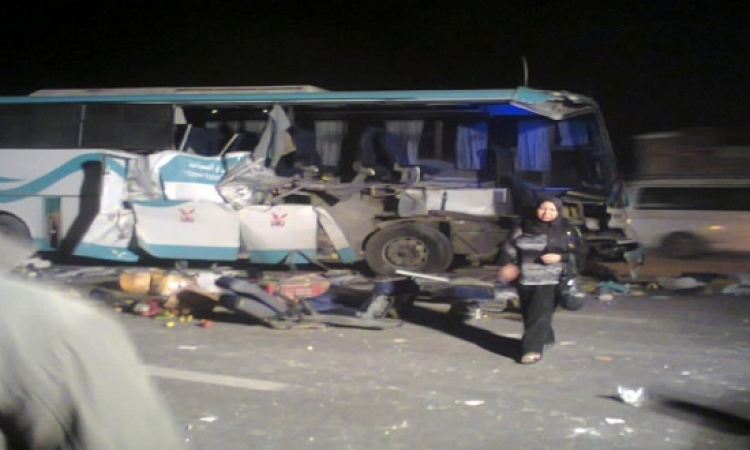 إصابة 23 شخصا في انقلاب حافلة شمال الغردقة