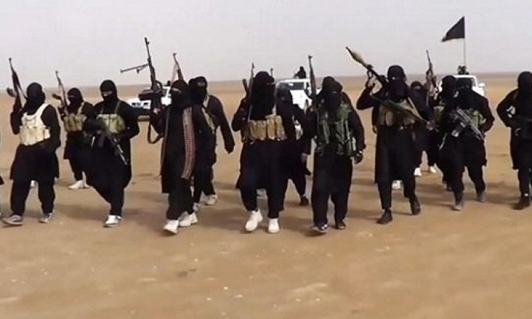 داعش يواصل ارهابه ويدعو التكفيريين في سيناء إلى ” قطع رؤوس ” الجنود المصريين