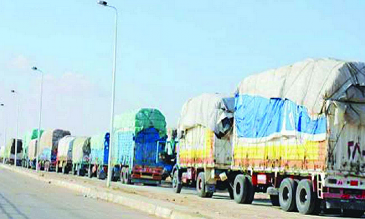 الخارجية تناشد سائقي الشاحنات بعدم تجاوز طبرق الليبية
