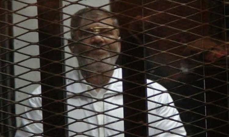 جنايات القاهرة تعيد محاكمة مرسي و21 أخرين في التخابر مع حماس