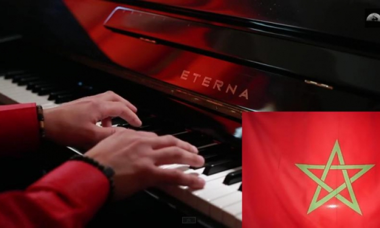 أوكرانى يعزف النشيد الوطنى المغربى على البيانو بطريقة رائعة تحظى بأستحسان الآلاف في يومين