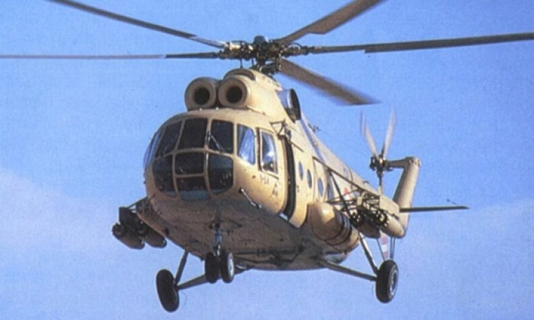 طائرات الهليكوبتر تلقى بكروت هدايا بالميادين الرئيسية بمناسبة احتفالات أكتوبر