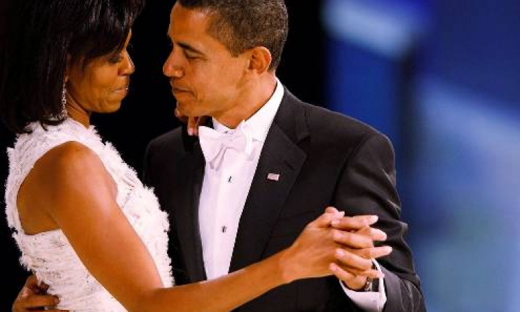 في الذكرى الـ22 لزواجهما .. صور نادرة لزفاف أوباما وميشيل